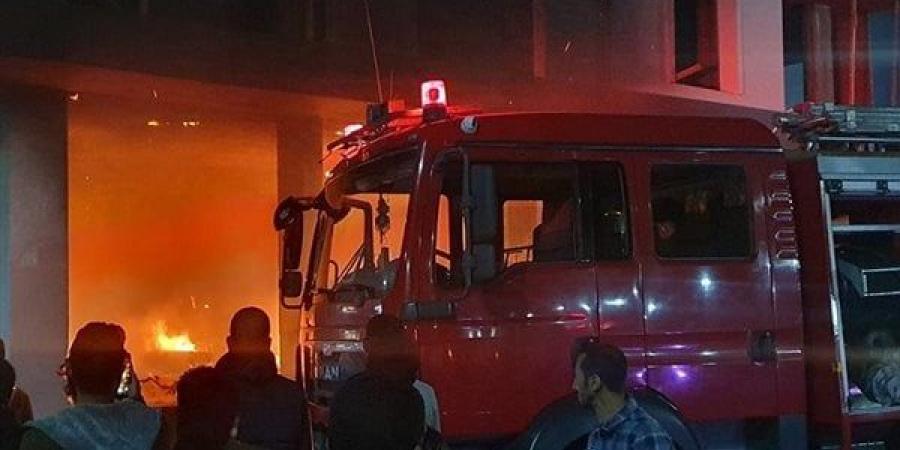 الجيران
      أنقذوا
      الأسرة،
      تفاصيل
      اشتعال
      النيران
      في
      شقة
      سكنية
      بالشرقية
      (فيديو)