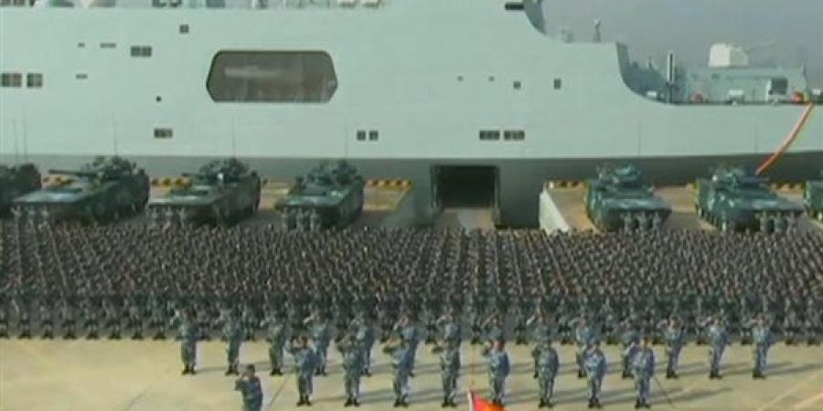 آلاف
      الجنود
      وآليات
      في
      وضع
      قتالي،
      قصة
      فيديو
      استعدادات
      الصين
      لمواجهة
      الغرب
      دعما
      لروسيا