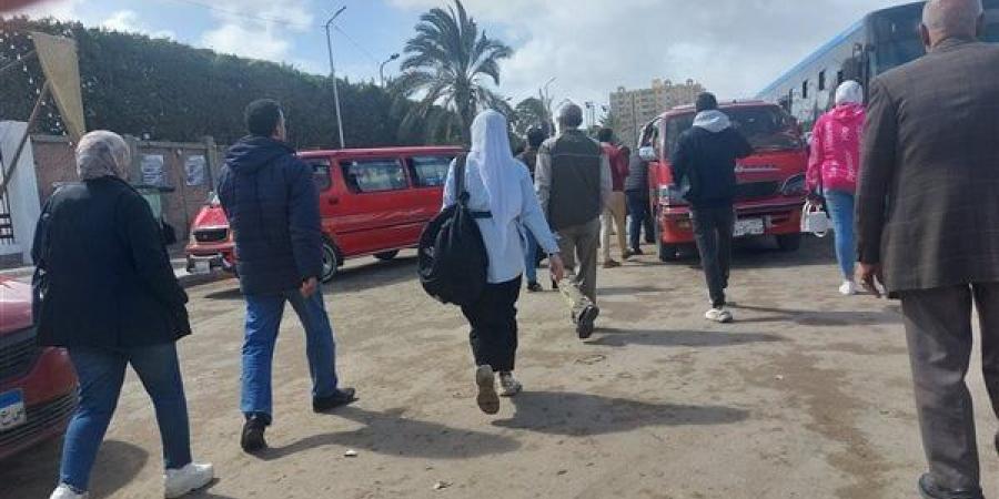 الأجرة
      الجديدة
      أقل
      من
      الواقع،
      أزمة
      في
      مواقف
      الإسكندرية
      بعد
      إعلان
      تعريفة
      الركوب
      (صور)