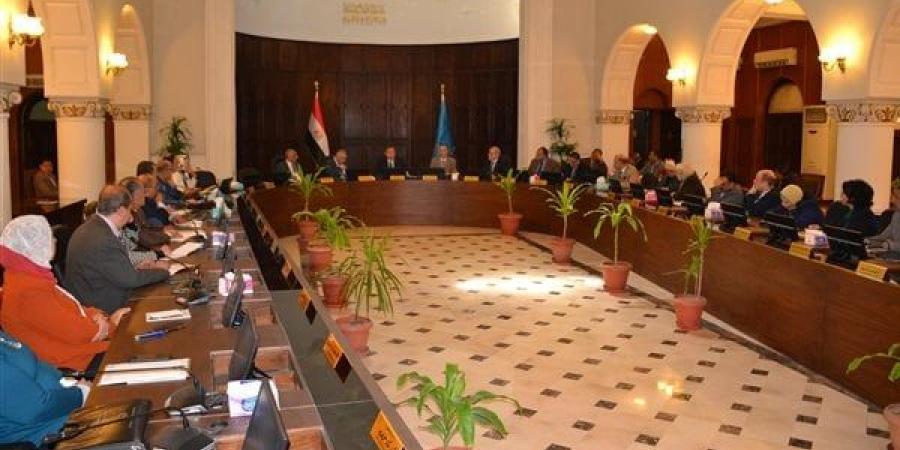 مجلس
      جامعة
      الإسكندرية
      يعتمد
      الأعداد
      المقترح
      قبولها
      بالكليات
      للعام
      الجديد