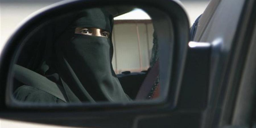 زي
      النهاردة
      من
      30
      سنة،
      قرار
      كويتي
      بمنع
      قيادة
      المنقبات
      للسيارات