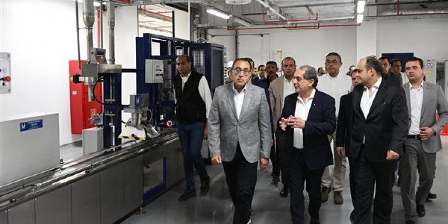 خلال
      جولته
      بالعاشر
      من
      رمضان،
      رئيس
      الوزراء
      يزور
      مصنع
      يوتن
      للدهانات