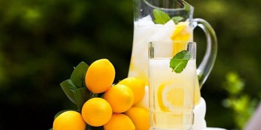 طريقة
      عمل
      عصير
      الليمون
      بالنعناع،
      منعش
      ولذيذ
      على
      الإفطار
      ويقوي
      المناعة