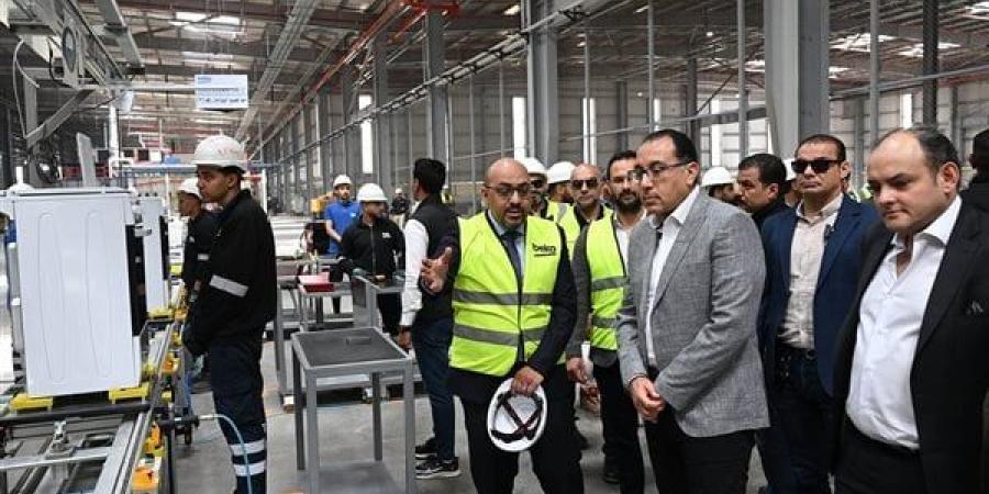 باستثمارات
      تتجاوز
      100
      مليون
      دولار،
      رئيس
      الوزراء
      يتفقد
      مصنع
      «بيكو
      مصر»
      للأجهزة
      المنزلية