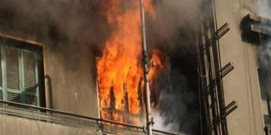 المعمل
      الجنائي
      يعاين
      حريق
      شقة
      سكنية
      في
      الهرم