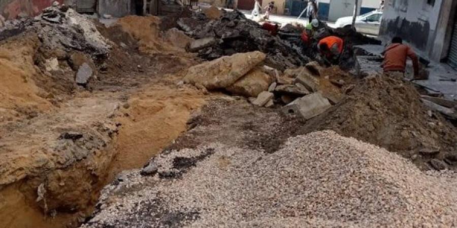 الصرف
      الصحي
      بالإسكندرية
      تواصل
      أعمالها
      لإصلاح
      هبوط
      أرضي
      بكوم
      الشقافة
      (صور)