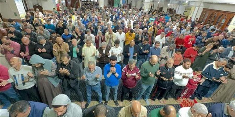 محافظ
      قنا
      يعلن
      عن
      جاهزية
      3
      آلاف
      و208
      مساجد
      لإقامة
      صلاة
      عيد
      الفطر