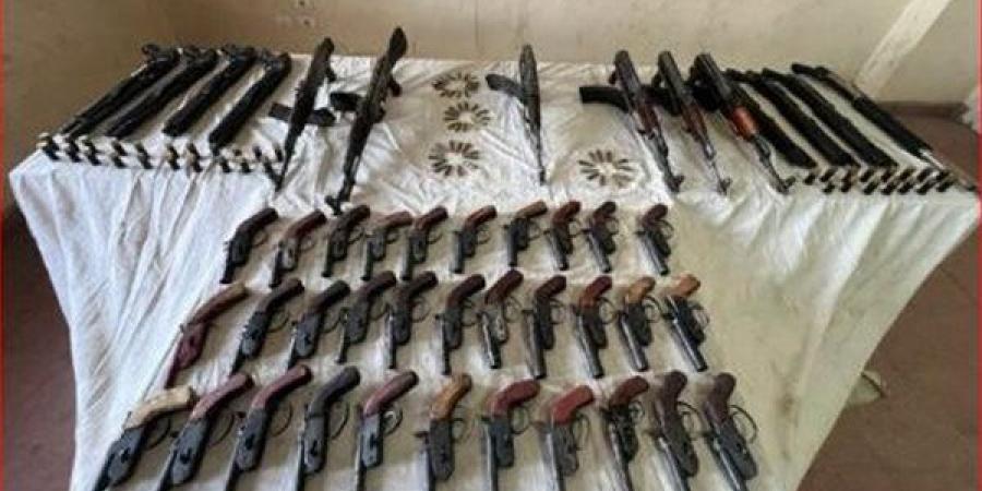 الأمن يلاحق حائزي الأسلحة غير المرخصة ويضبط 147 متهما