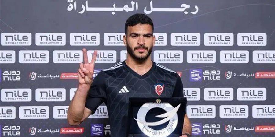 خالد
      الغندور:
      حامد
      حمدان
      بين
      الأهلي
      وبيراميدز
      والحسم
      خلال
      أسبوع..
      والزمالك
      خارج
      السباق