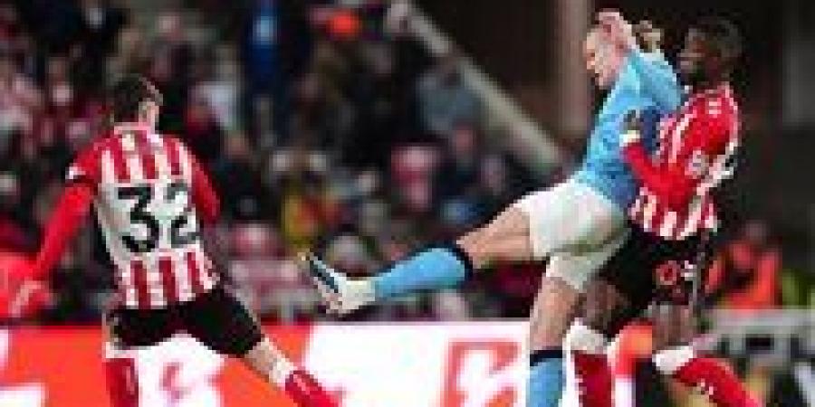 منتصف الشوط الثاني.. مانشستر سيتي يعاني أمام ليدز يونايتد في الدوري الإنجليزي الممتاز