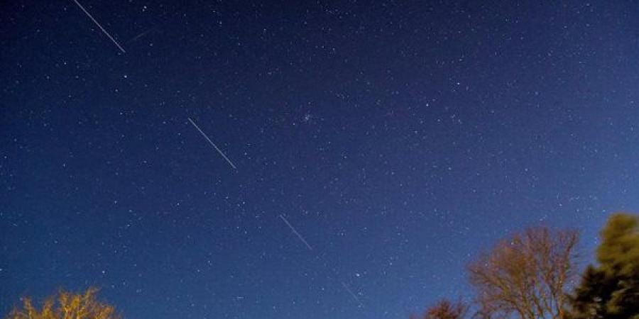 Starlink تُخفض مدارات 4,400 قمر صناعي لتعزيز السلامة الفضائية