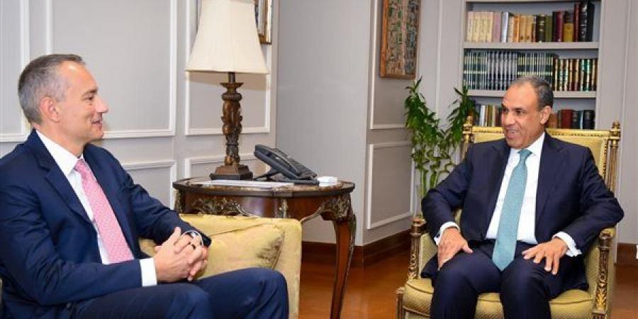 وزير الخارجية يبحث مع الممثل الأعلى لغزة تطورات الأوضاع في القطاع