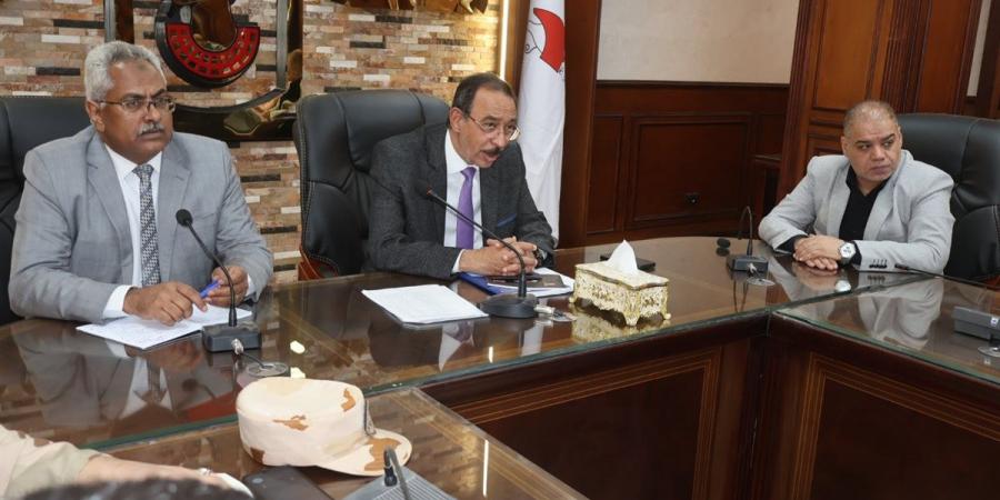 محافظ سوهاج يتابع مشروعات المبادرة الرئاسية "حياة كريمة"