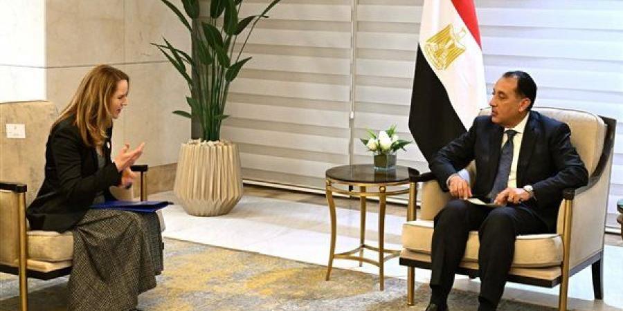 رئيس الوزراء يلتقي المديرة العامة للمنظمة الدولية للهجرة للتعاون في ملف الهجرة