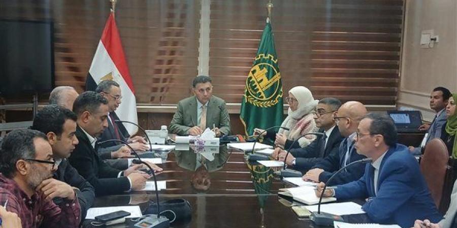 محافظ القليوبية يترأس اجتماع اللجنة العليا للإعلانات لبحث طلبات المعلنين