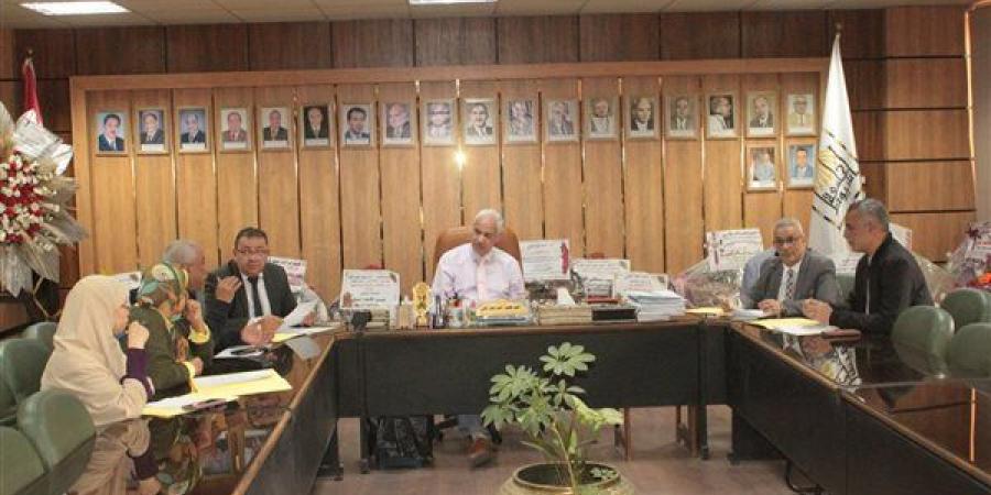 مجلس إدارة صندوق التكافل الاجتماعي بجامعة أسيوط يناقش تعزيز أوجه دعم الطلاب