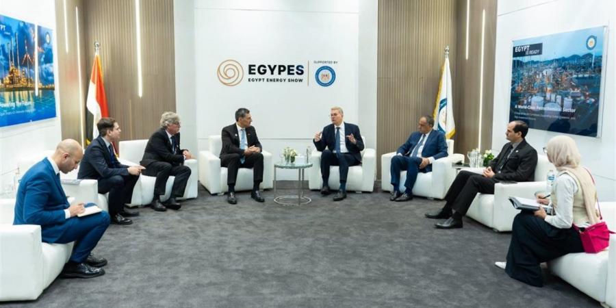 البترول وإنرجين اليونانية تناقشان زيادة الإنتاج واستكشاف "فرص المتوسط"