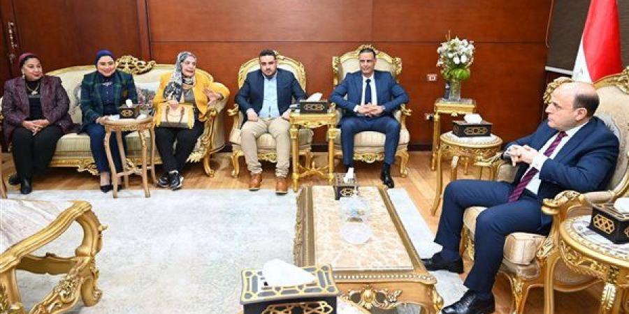 محافظ الغربية يلتقي ممثلي الجمعيات والمؤسسات الأهلية لبحث تعزيز الشراكة