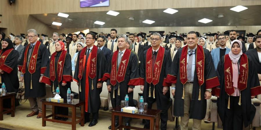 رئيس جامعة بنها يشهد حفل تخريج الدفعة 38 بكلية الطب البشري
