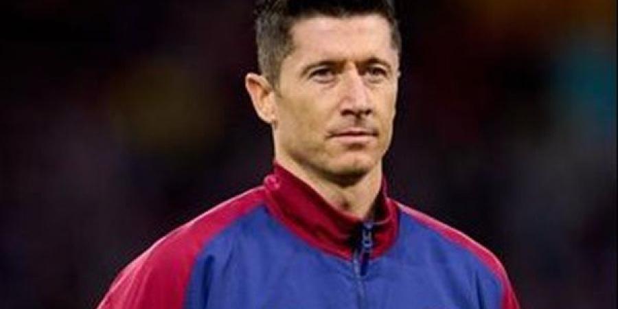 ليفاندوفسكي بين الاعتزال والغموض.. مستقبل مجهول يثير القلق في برشلونة وبولندا