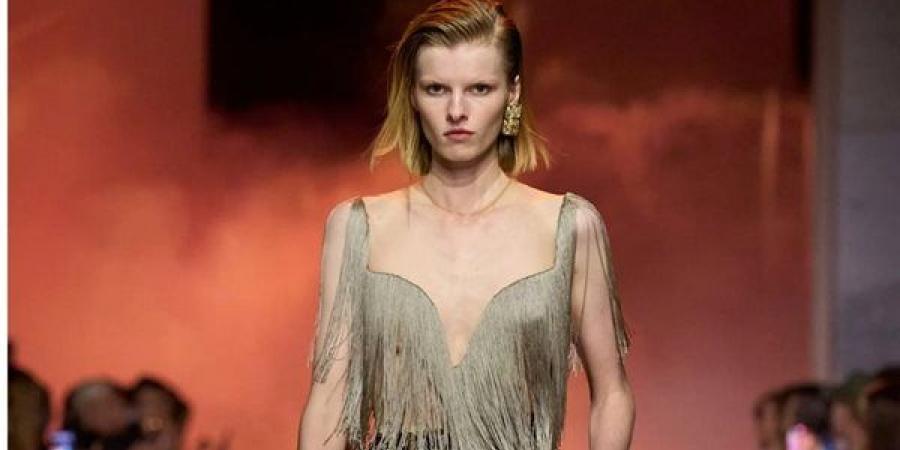 موضة الشراريب تتجدد… لمسات تجمع بين الأناقة والأنوثة في ربيع وصيف 2026