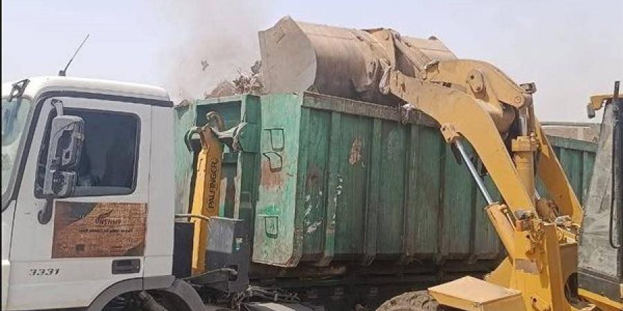 قوص: رفع 192 متر مكعب من المخلفات المنزلية