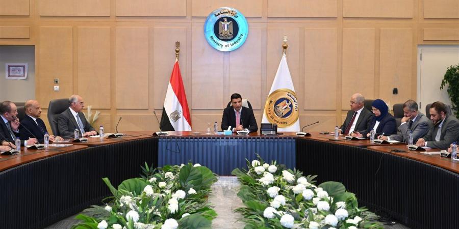 وزير الصناعة يبحث مع اتحاد الصناعات المصرية مضاعفة صادرات الرخام والجرانيت
