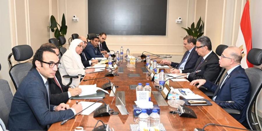 وزراء التموين والزراعة والاستثمار يعقدون اجتماعًا لبحث آليات التكامل لتحقيق استقرار الأسواق