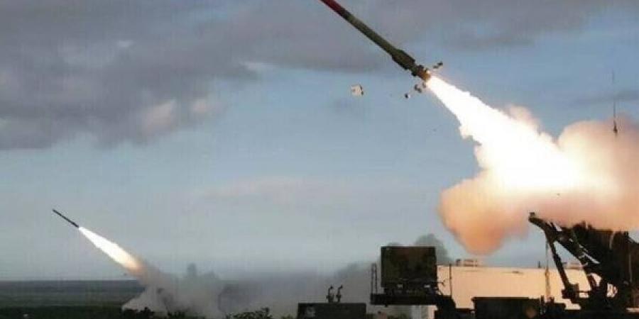 عاجل.. صاروخ حوثي يستهدف إسرائيل ودفاعاتها الجوية تتصدى