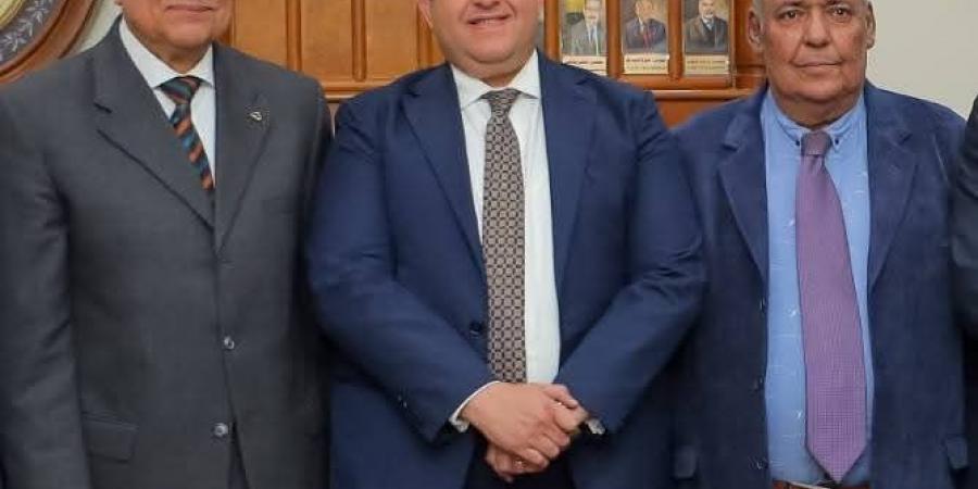 التجاريين تهنئ الدكتور محمد عبدالغني بفوزه بمنصب نقيب المهندسين