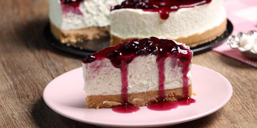 تشيزكيك بدون فرن يفتح باب الحلويات السريعة بمذاق مميز