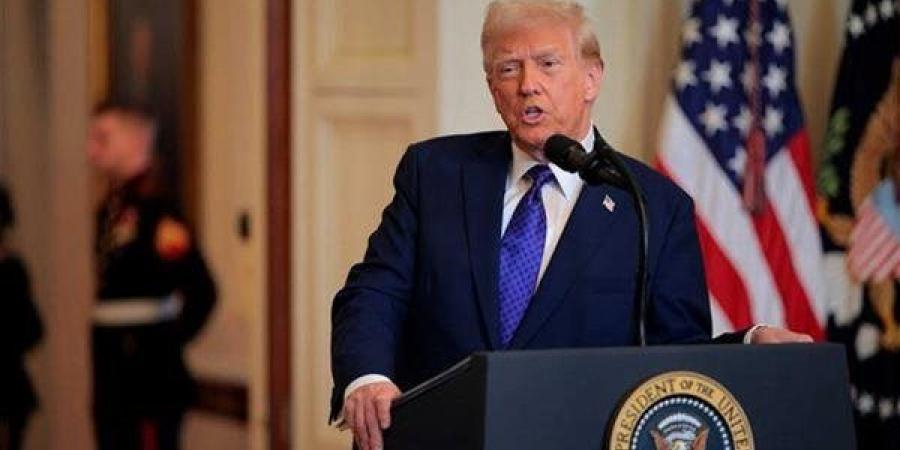 ترامب يلوح بوقف دعم أوكرانيا إذا لم تنضم أوروبا لتحالف دولي بشأن مضيق هرمز