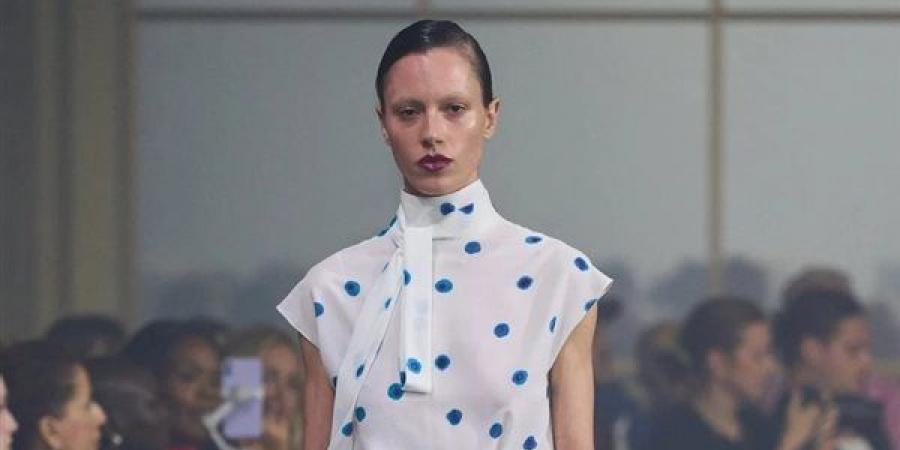عودة المرح إلى الأزياء: البولكا دوتس الملوّنة تتصدر صيحات ربيع 2026
