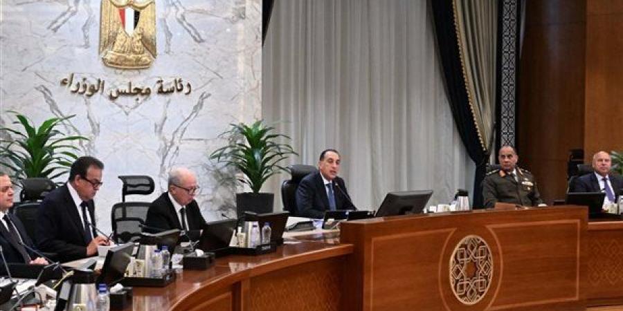 الحكومة تتخذ قرارا جديدا بشأن مواعيد غلق المحلات بمناسبة أعياد المسيحيين