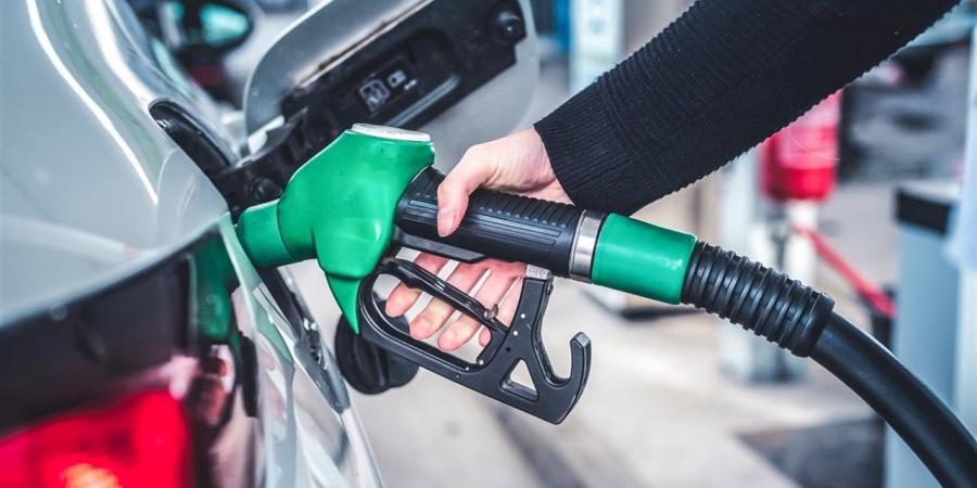 شائعات مضللة.. "البترول" تنفي زيادة أسعار البنزين والسولار غدًا