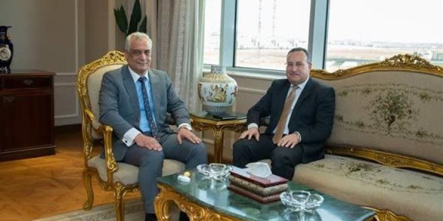 وزيرا "الإنتاج الحربي" و"التعليم العالي" يبحثان أوجه التعاون المشترك في مجالات البحث العلمي والتدريب