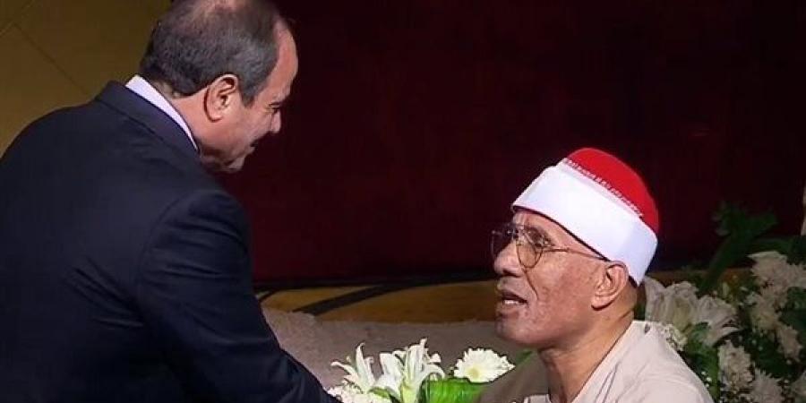 الطاروطي يكشف عن معجزة أنقذت ثيابه قبل دقائق من لقاء الرئيس السيسي.. فيديو