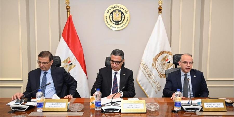 وزراء التموين والزراعة والاستثمار يبحثون آليات التكامل لتحقيق استقرار الأسواق وتعزيز جهود التنمية