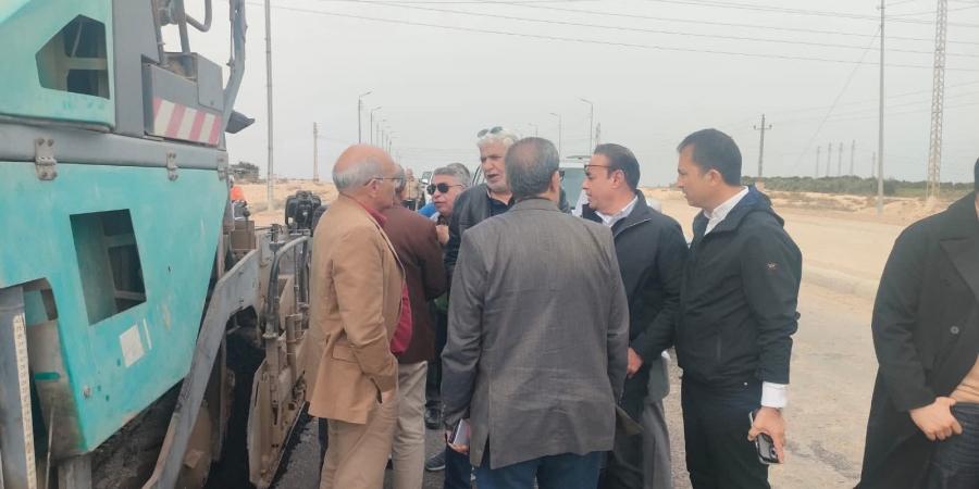 نواب شمال سيناء في المقدمة.. جولة ميدانية مع لجنة النقل لتفقد طريق القنطرة – العريش