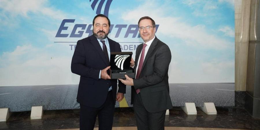 أكاديمية مصر للطيران للتدريب تستقبل سفير المملكة المتحدة بالقاهرة