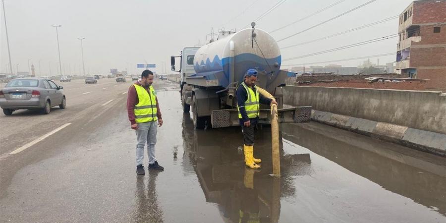 استمرار جهود رفع تجمعات مياه الأمطار بشوارع القليوبية