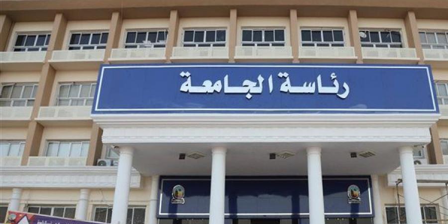 منح درجة الدكتوراه والماجستير لـ 50 دارسًا بجامعة قنا