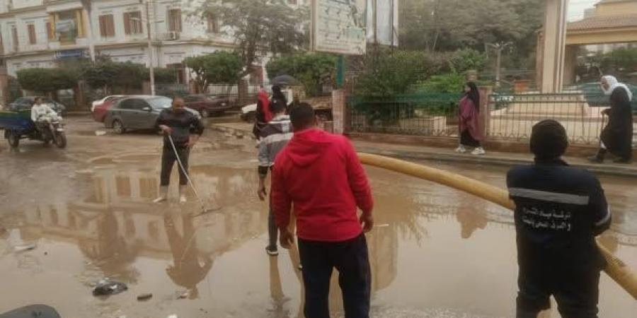 المنيا تسحب تجمعات مياه الأمطار