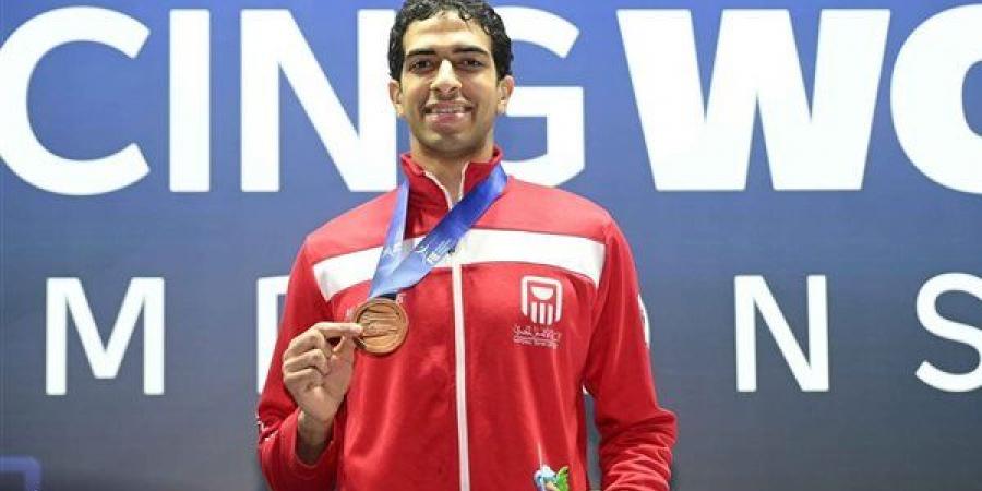 وزير الرياضة يهنئ أحمد هشام ببرونزية بطولة العالم للسلاح بالبرازيل