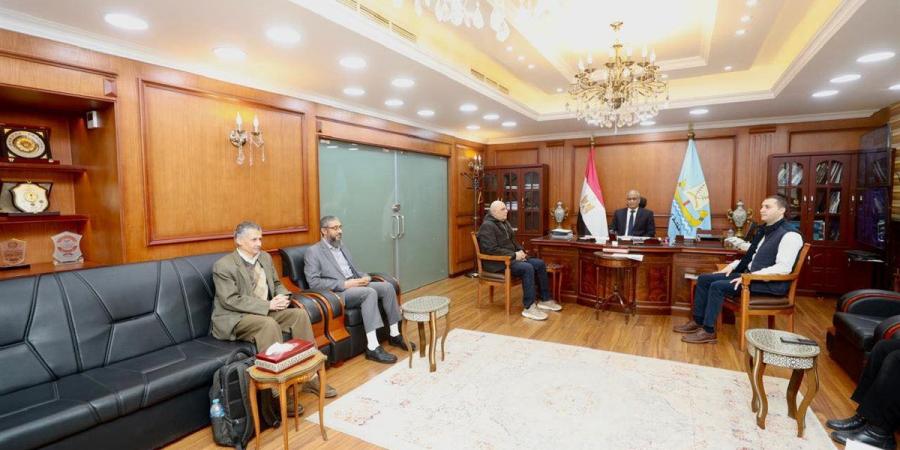 محافظ كفر الشيخ يناقش المشروعات المقترحة للمرحلة الثانية لتنمية المناطق الساحلية