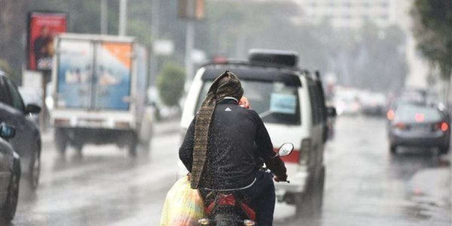السماء تمطر بغزارة.. تحذيرات من موجة طقس عنيفة تضرب البلاد