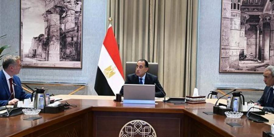 مدبولي يتابع مع وزير البترول مستجدات الاكتشافات الجديدة وجذب الاستثمارات