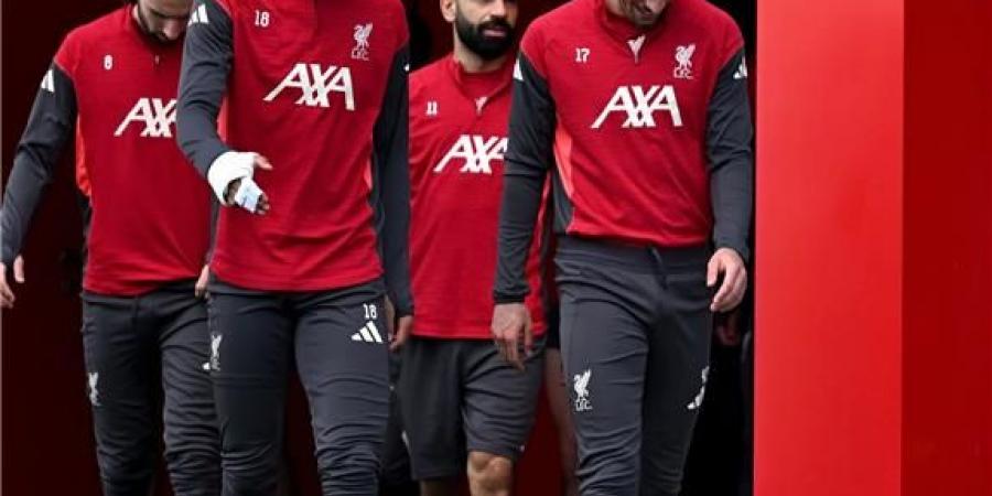 محمد صلاح يعود لتدريبات ليفربول بعد إعلان رحيله (صور)