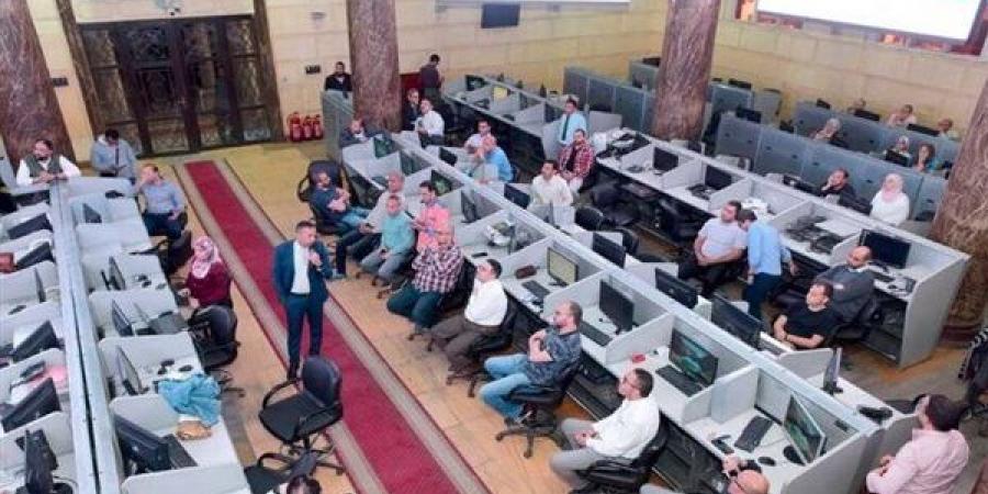 تباين أداء مؤشرات البورصة في منتصف جلسة تعاملات اليوم