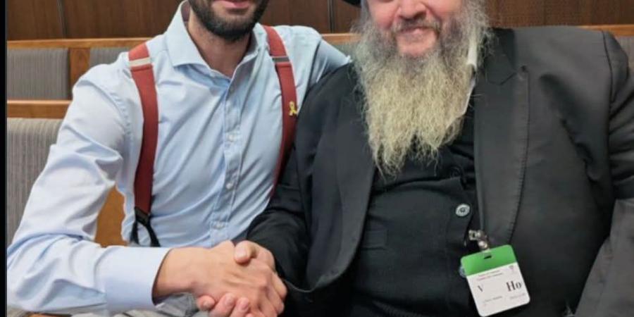 شاهد| صحفي كويتي يحصل على الجنسية الإسرائيلية.. والسبب العرب